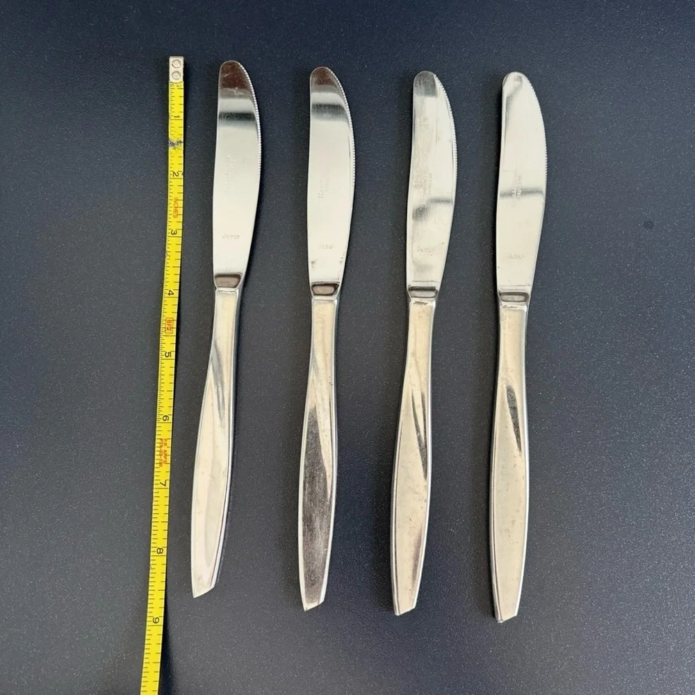 Vintage Lot (4) Crestmark Dinner Knives Stainless Silverware Flatware